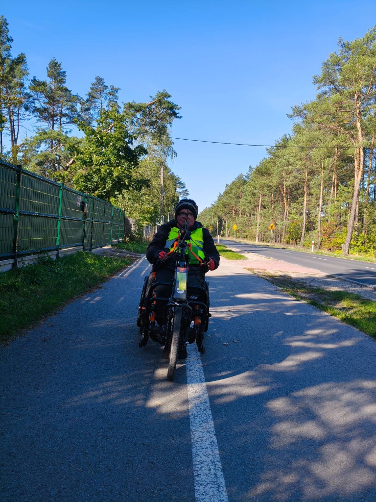 Zdjęcie do wpisu: Trening na zbiórkę w Celestynowie, Otwock – najpierw poszukiwanie sponsorów, a następnie zbiórka dla Zbyszka przy Delikatesach Kulfon w Celestynowie.